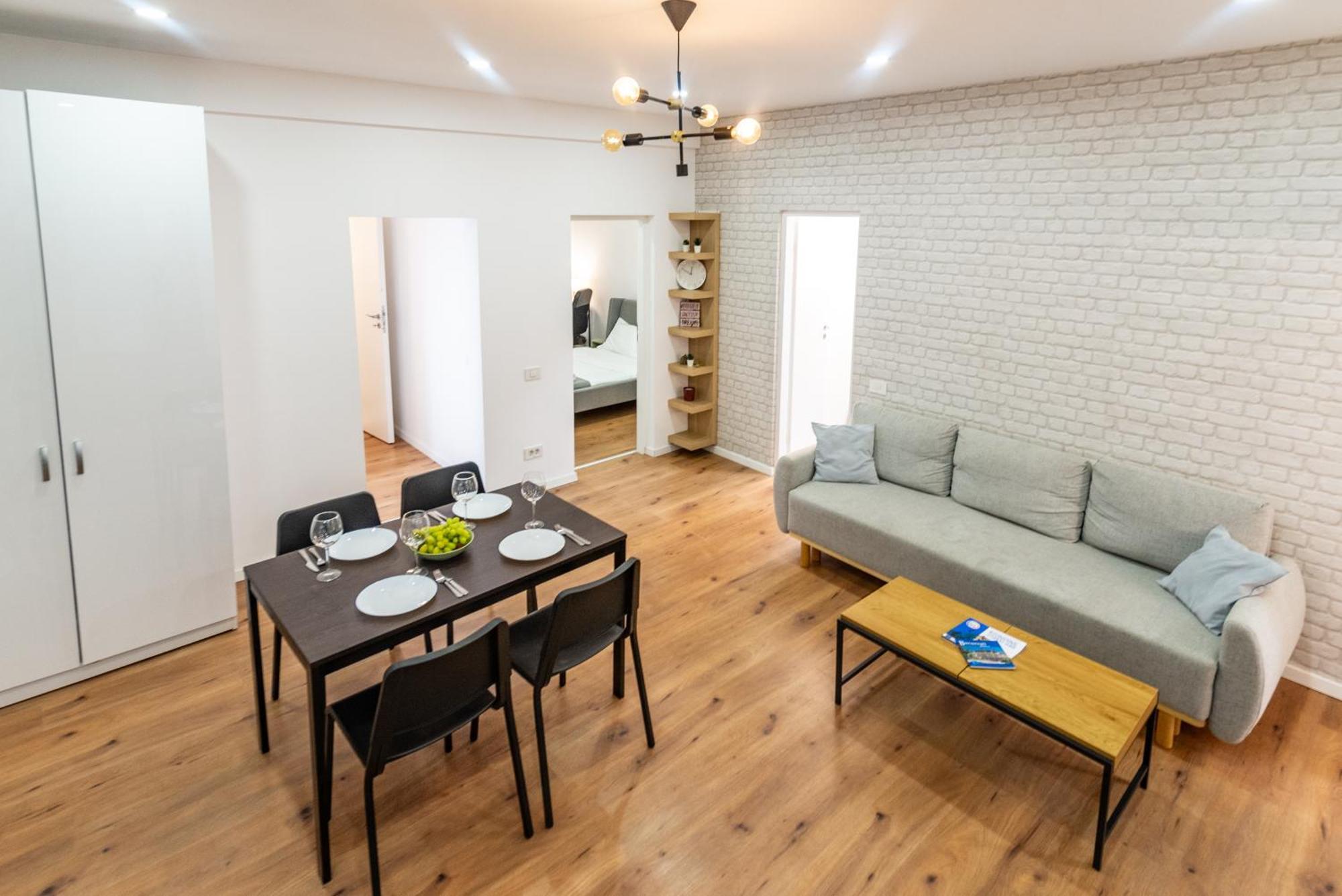 Ultracentral Spacious 4br Apartment